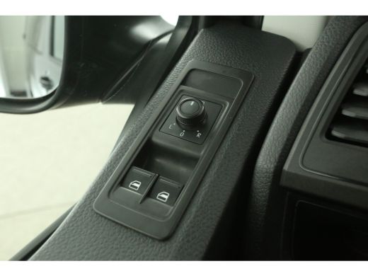 Volkswagen Transporter 2.0 TDI L2H1 | Dubbele Cabine | 6 Persoons | Airco Trekhaak LED PDC 17''LMV Sidebars ActivLease financial lease