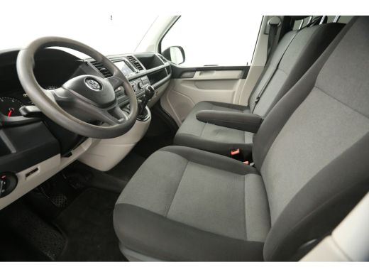 Volkswagen Transporter 2.0 TDI L2H1 | Dubbele Cabine | 6 Persoons | Airco Trekhaak LED PDC 17''LMV Sidebars ActivLease financial lease
