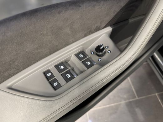 Audi e-tron 50 quattro edition 71 kWh | Achteruitrijcamera | Apple CarPlay / Android Auto incl. extra USB-poo... ActivLease financial lease