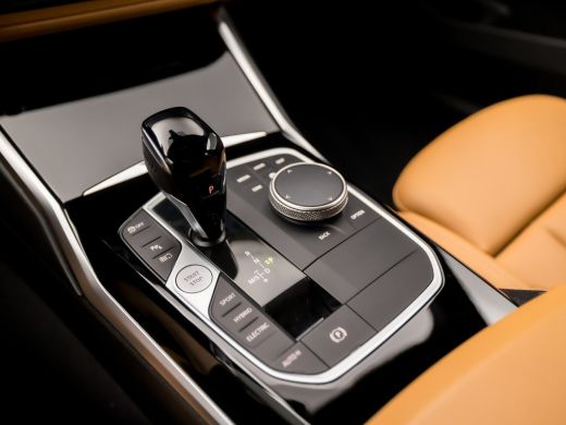 BMW 3 Serie Touring 320e High Executive 204Pk Automaat (APPLE CARPLAY, GROOT NAVI, COGNAC LEDER, TREKHAAK ELE... ActivLease financial lease