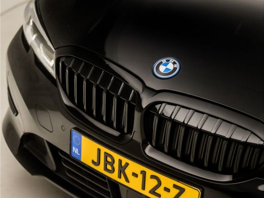 BMW 3 Serie Touring 320e High Executive 204Pk Automaat (APPLE CARPLAY, GROOT NAVI, COGNAC LEDER, TREKHAAK ELE... ActivLease financial lease