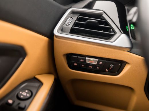 BMW 3 Serie Touring 320e High Executive 204Pk Automaat (APPLE CARPLAY, GROOT NAVI, COGNAC LEDER, TREKHAAK ELE... ActivLease financial lease