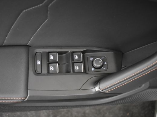 CUPRA Formentor 1.4 e-Hybrid Business 204pk Navigatie | App connect | Keyless |  Led koplampen | Parkeersensoren ... ActivLease financial lease