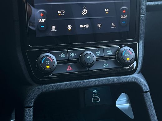 Ford Ranger Wildtrak PHEV 0,99 RENTE | 3500KG Trekgewicht | Rollertop | Trekhaak | Achteruitrijcamera | Apple... ActivLease financial lease