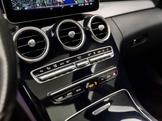 Mercedes-Benz C-Klasse Estate 300 e AMG Pack 320Pk Automaat (PANORAMADAK, APPLE CARPLAY, SFEERVERLICHTING, CAMERA, LEDER... ActivLease financial lease