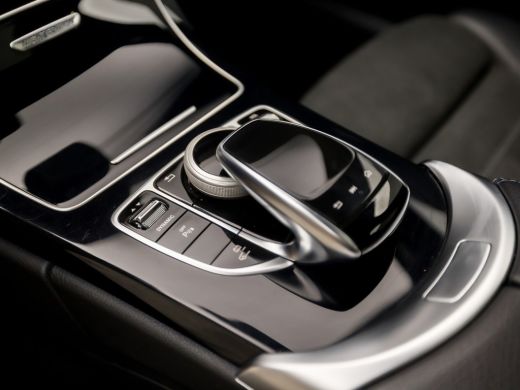 Mercedes-Benz C-Klasse Estate 300 e AMG Pack 320Pk Automaat (PANORAMADAK, APPLE CARPLAY, SFEERVERLICHTING, CAMERA, LEDER... ActivLease financial lease