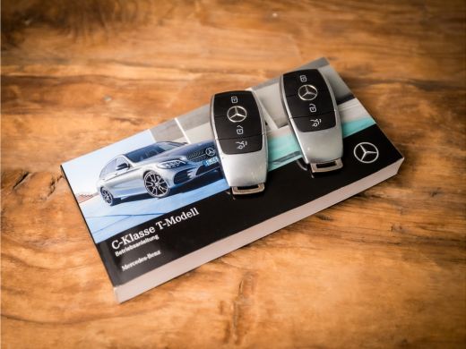 Mercedes-Benz C-Klasse Estate 300 e AMG Pack 320Pk Automaat (PANORAMADAK, APPLE CARPLAY, SFEERVERLICHTING, CAMERA, LEDER... ActivLease financial lease