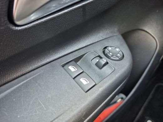 Opel Corsa 1.2 Edition Full map Navigatie | Airco | Cruise control | DAB ontvanger ActivLease financial lease