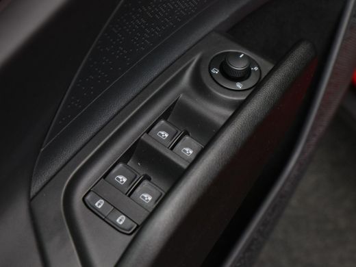 Skoda Enyaq iV 80 204 Pk | Camera | Trekhaak | Carplay | Elektrische Stoel | Elektrische Achterklep | Full LED |... ActivLease financial lease