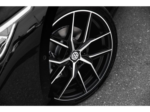 Volkswagen Golf 1.5 eHybrid 204pk Style Edition | Panoramadak | Achteruitrijcamera | Dodehoeksensor | Apple Carpl... ActivLease financial lease