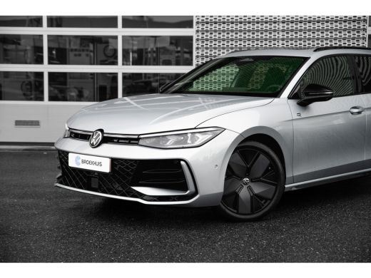 Volkswagen Passat Variant R-Line Edition | 'App-Connect' draadloze smartphone integratie | Afstandscontrolesysteem ... ActivLease financial lease