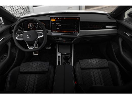 Volkswagen Passat Variant R-Line Edition | 'App-Connect' draadloze smartphone integratie | Afstandscontrolesysteem ... ActivLease financial lease