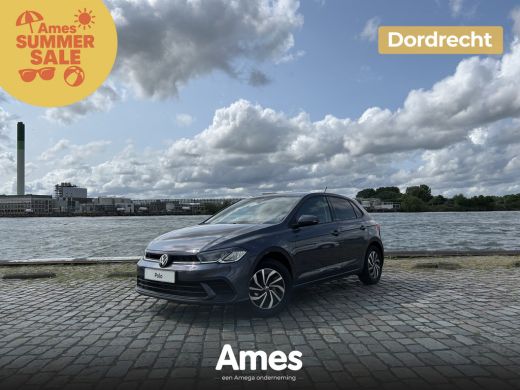 Volkswagen Polo Life Edition 1.0 70 kW / 95 pk TSI Hatchback 5 versn. Hand | Snel leverbaar! | Achteruitrijcamera... Volkswagen Polo Life Edition 1.0 70 kW / 95 pk TSI Hatchback 5 versn. Hand | Snel leverbaar! | Achteruitrijcamera...