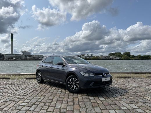 Volkswagen Polo Life Edition 1.0 70 kW / 95 pk TSI Hatchback 5 versn. Hand | Snel leverbaar! | Achteruitrijcamera... ActivLease financial lease