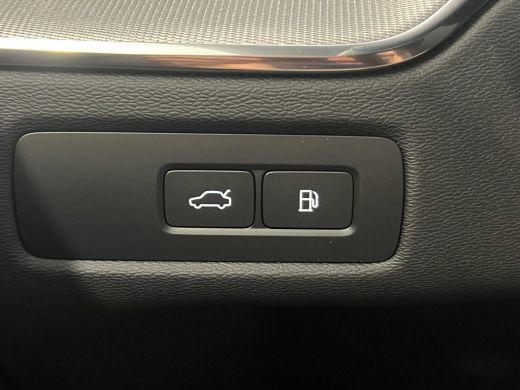 Volvo  XC60 T6 Plug-in hybrid AWD Ultra Black Edition | 22 inch velgen | Achterbank verwarmd | Apple Carplay/... ActivLease financial lease