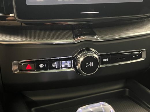 Volvo  XC60 T6 Plug-in hybrid AWD Ultra Black Edition | 22 inch velgen | Achterbank verwarmd | Apple Carplay/... ActivLease financial lease