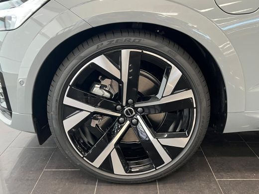 Volvo  XC60 T6 Plug-in hybrid AWD Ultra Black Edition | 22 inch velgen | Achterbank verwarmd | Apple Carplay/... ActivLease financial lease