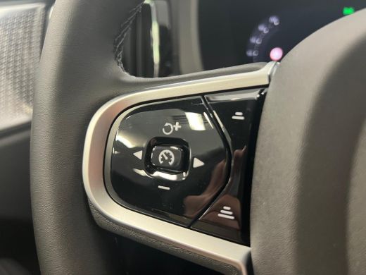 Volvo  XC60 T6 Plug-in hybrid AWD Ultra Black Edition | 22 inch velgen | Achterbank verwarmd | Apple Carplay/... ActivLease financial lease