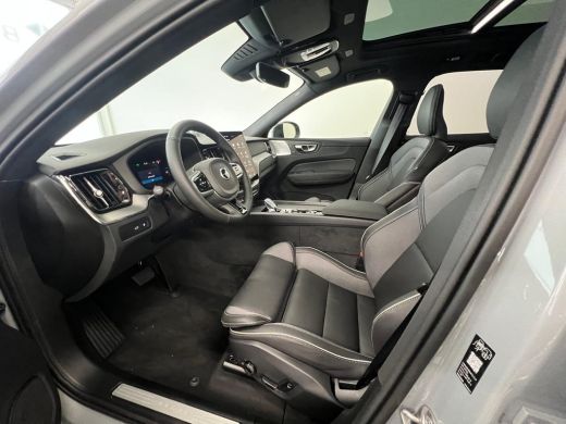 Volvo  XC60 T6 Plug-in hybrid AWD Ultra Black Edition | 22 inch velgen | Achterbank verwarmd | Apple Carplay/... ActivLease financial lease