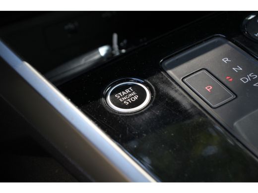 Audi A3 Limousine 30 TFSI S-LINE | NL-AUTO! | 1 EIGENAAR | CAMERA | ADAPTIVE CRUISE | PARK SENS V+A | LAN... ActivLease financial lease
