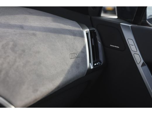 BMW iX xDrive45 M Sport / Panoramadak / Trekhaak / Soft-Close / Stoelventilatie / Parking Assisant Profe... ActivLease financial lease