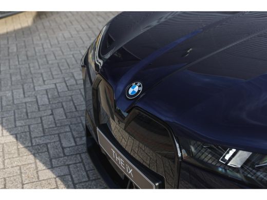 BMW iX xDrive45 M Sport / Panoramadak / Trekhaak / Soft-Close / Stoelventilatie / Parking Assisant Profe... ActivLease financial lease