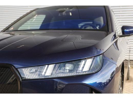 BMW iX xDrive45 M Sport / Panoramadak / Trekhaak / Soft-Close / Stoelventilatie / Parking Assisant Profe... ActivLease financial lease