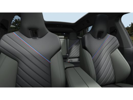 BMW iX xDrive45 M Sport / Panoramadak / Trekhaak / Soft-Close / Stoelventilatie / Parking Assistant Prof... ActivLease financial lease
