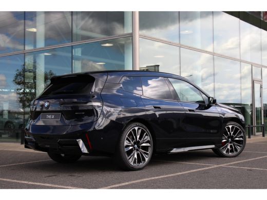 BMW iX xDrive45 M Sport / Panoramadak / Trekhaak / Soft-Close / Stoelventilatie / Parking Assistant Prof... ActivLease financial lease