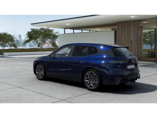 BMW iX xDrive45 M Sport / Panoramadak / Trekhaak / Soft-Close / Stoelventilatie / Parking Assistant Prof... ActivLease financial lease