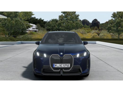 BMW iX xDrive45 M Sport / Panoramadak / Trekhaak / Soft-Close / Stoelventilatie / Parking Assistant Prof... ActivLease financial lease