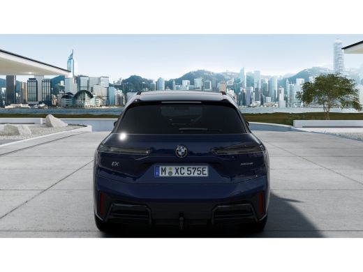 BMW iX xDrive45 M Sport / Panoramadak / Trekhaak / Soft-Close / Stoelventilatie / Parking Assistant Prof... ActivLease financial lease