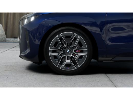 BMW iX xDrive45 M Sport / Panoramadak / Trekhaak / Soft-Close / Stoelventilatie / Parking Assistant Prof... ActivLease financial lease