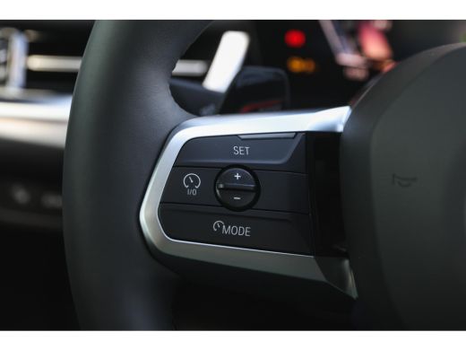 BMW iX1 eDrive20 High Executive M Sport / Panoramadak / Trekhaak / Sportstoelen / M Adaptief onderstel / ... ActivLease financial lease