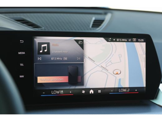 BMW iX1 eDrive20 High Executive M Sport / Panoramadak / Trekhaak / Sportstoelen / M Adaptief onderstel / ... ActivLease financial lease
