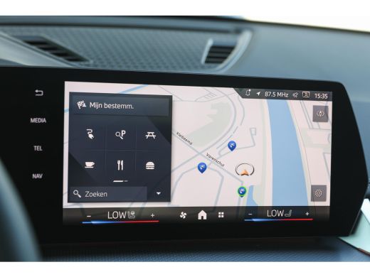 BMW iX1 eDrive20 High Executive M Sport / Panoramadak / Trekhaak / Sportstoelen / M Adaptief onderstel / ... ActivLease financial lease