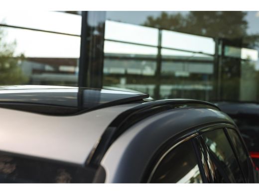 BMW iX1 eDrive20 High Executive M Sport / Panoramadak / Trekhaak / Sportstoelen / M Adaptief onderstel / ... ActivLease financial lease