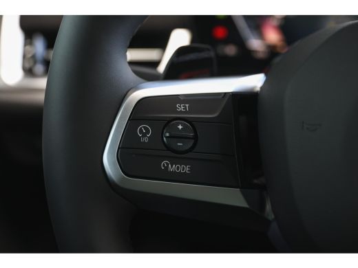 BMW iX2 eDrive20 High Executive M Sport / Panoramadak / Trekhaak / Sportstoelen / M Adaptief onderstel / ... ActivLease financial lease