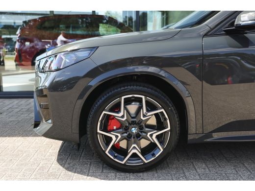 BMW iX2 eDrive20 High Executive M Sport / Panoramadak / Trekhaak / Sportstoelen / M Adaptief onderstel / ... ActivLease financial lease