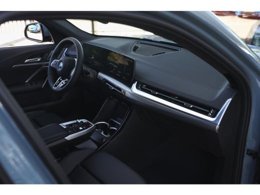 BMW iX2 eDrive20 M Sport / Sportstoelen / Achteruitrijcamera / M Adaptief onderstel / Adaptieve LED / Com... ActivLease financial lease