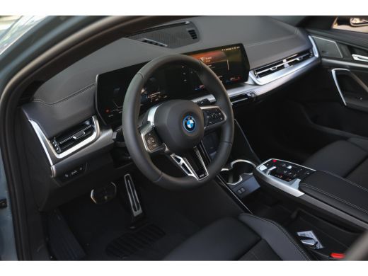 BMW iX2 eDrive20 M Sport / Sportstoelen / Achteruitrijcamera / M Adaptief onderstel / Adaptieve LED / Com... ActivLease financial lease