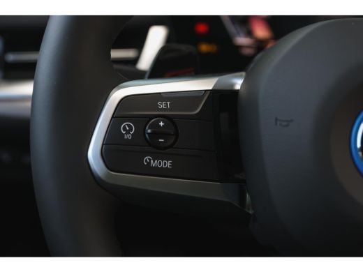 BMW iX2 eDrive20 M Sport / Sportstoelen / Achteruitrijcamera / M Adaptief onderstel / Adaptieve LED / Com... ActivLease financial lease