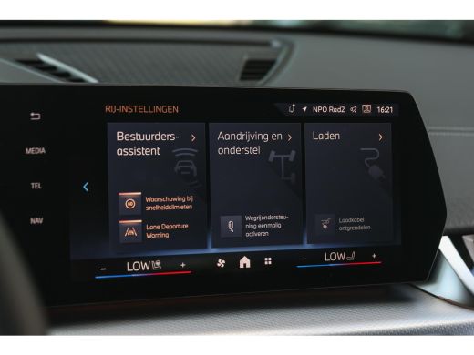 BMW iX2 eDrive20 M Sport / Sportstoelen / Achteruitrijcamera / M Adaptief onderstel / Adaptieve LED / Com... ActivLease financial lease