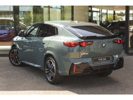 BMW iX2 eDrive20 M Sport / Sportstoelen / Achteruitrijcamera / M Adaptief onderstel / Adaptieve LED / Com... ActivLease financial lease