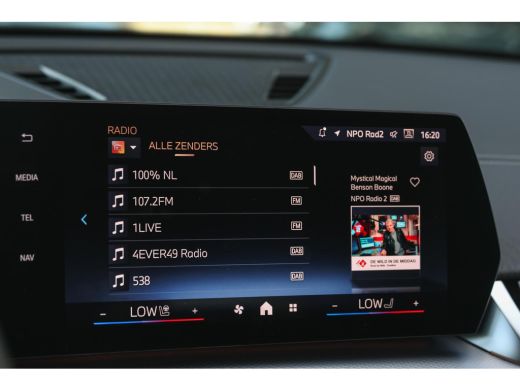 BMW iX2 eDrive20 M Sport / Sportstoelen / Achteruitrijcamera / M Adaptief onderstel / Adaptieve LED / Com... ActivLease financial lease