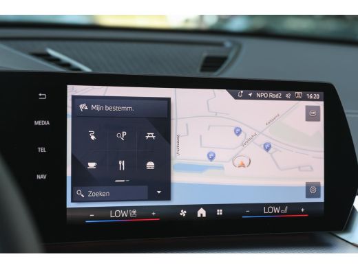 BMW iX2 eDrive20 M Sport / Sportstoelen / Achteruitrijcamera / M Adaptief onderstel / Adaptieve LED / Com... ActivLease financial lease