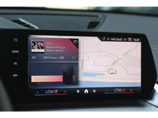 BMW iX2 eDrive20 M Sport / Sportstoelen / Achteruitrijcamera / M Adaptief onderstel / Adaptieve LED / Com... ActivLease financial lease