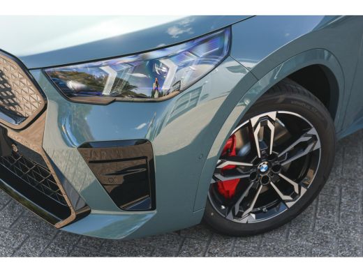 BMW iX2 eDrive20 M Sport / Sportstoelen / Achteruitrijcamera / M Adaptief onderstel / Adaptieve LED / Com... ActivLease financial lease