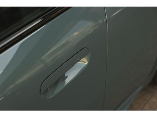 BMW iX2 eDrive20 M Sport / Sportstoelen / Achteruitrijcamera / M Adaptief onderstel / Adaptieve LED / Com... ActivLease financial lease