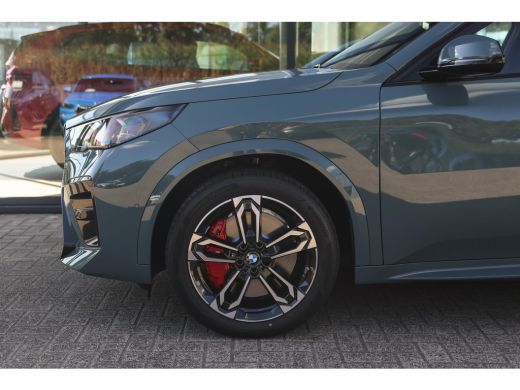 BMW iX2 eDrive20 M Sport / Sportstoelen / Achteruitrijcamera / M Adaptief onderstel / Adaptieve LED / Com... ActivLease financial lease